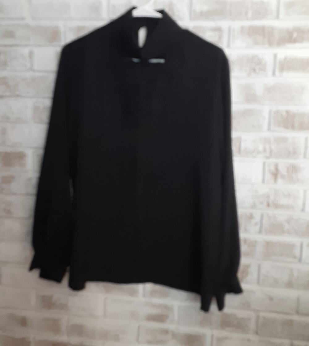 Vintage Sellecca Black And Lace Blouse Collared 3 button Pleat panel sz 10
